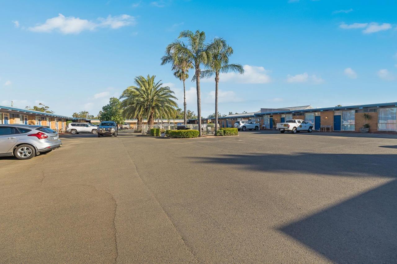Plainsman Motel Forbes Bagian luar foto