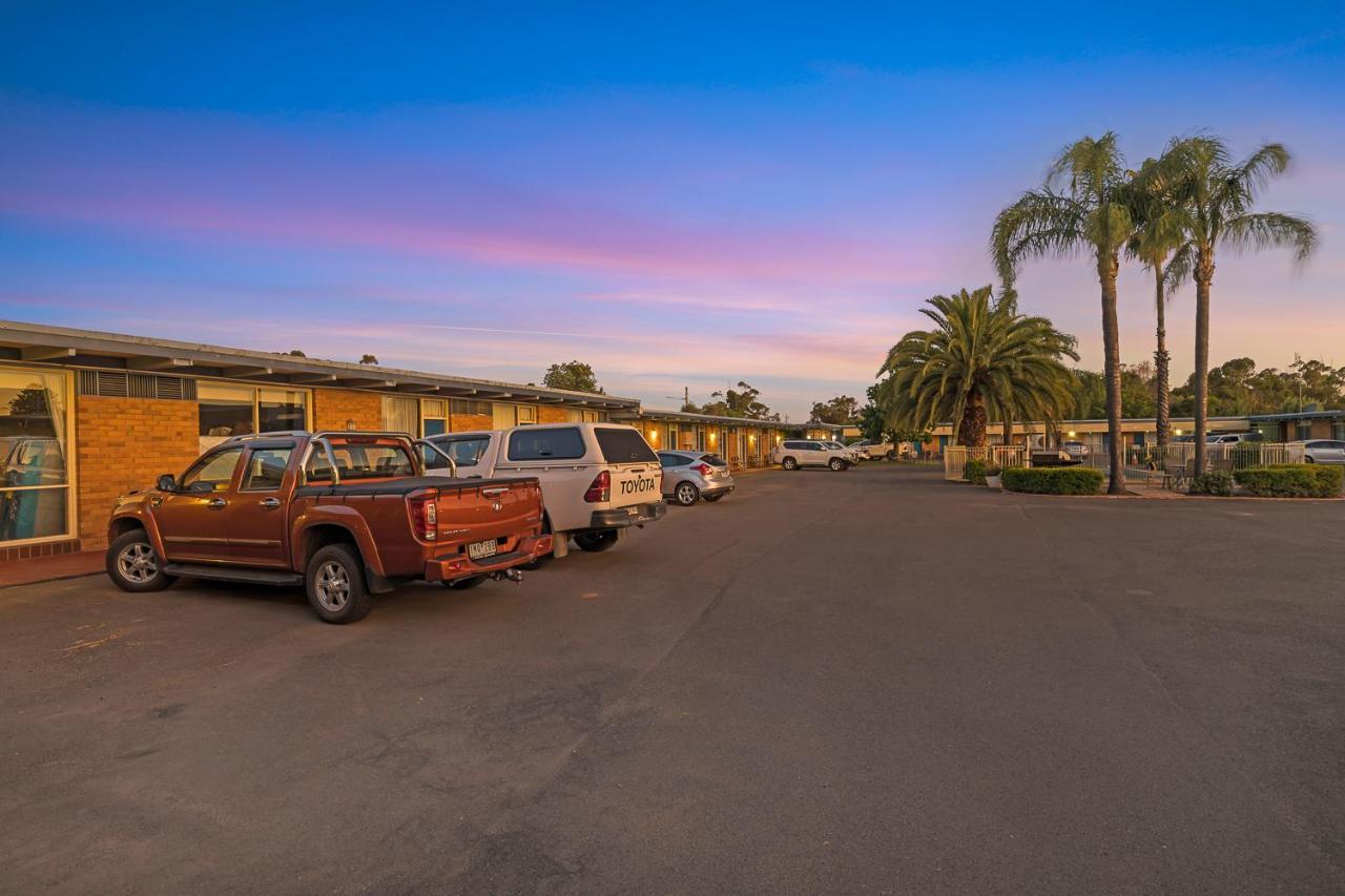 Plainsman Motel Forbes Bagian luar foto