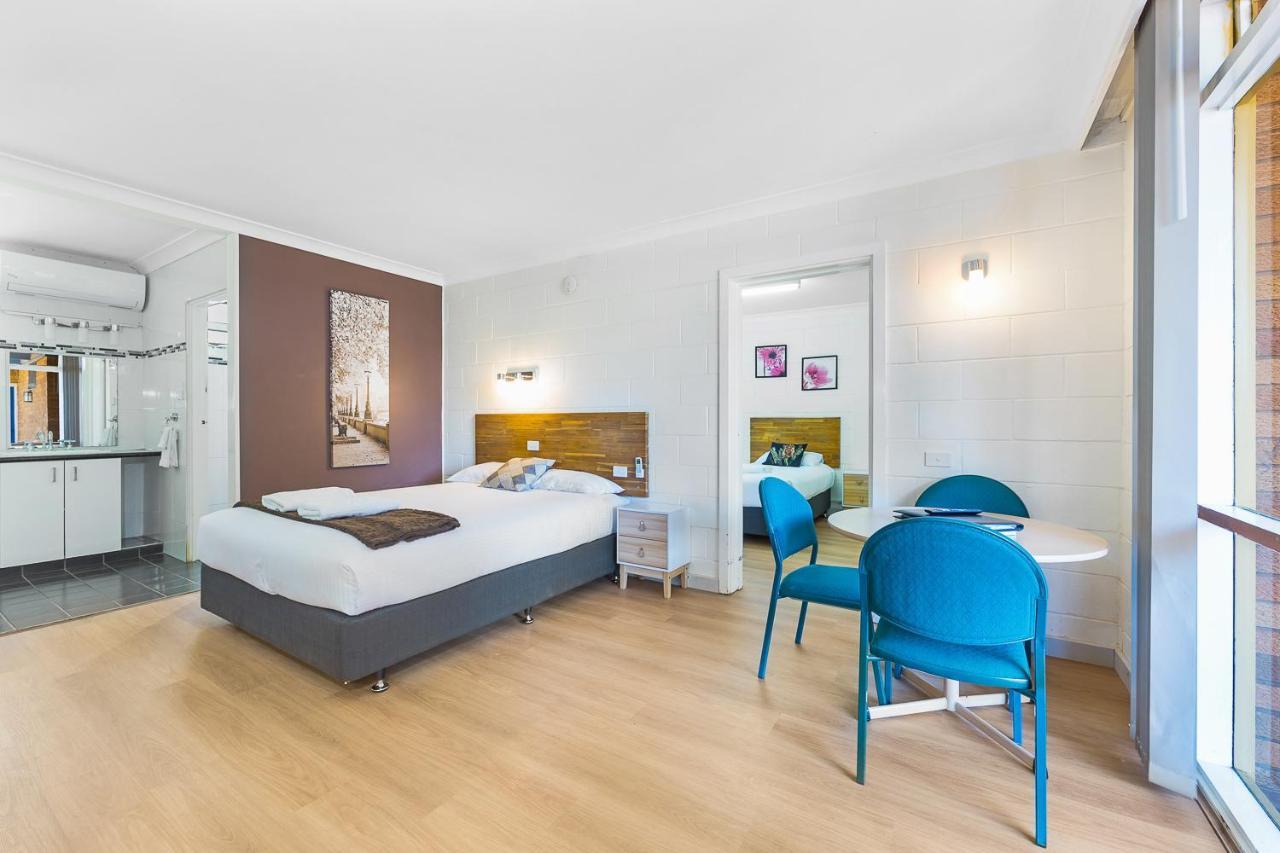 Plainsman Motel Forbes Bagian luar foto
