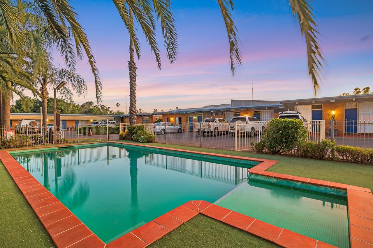 Plainsman Motel Forbes Bagian luar foto