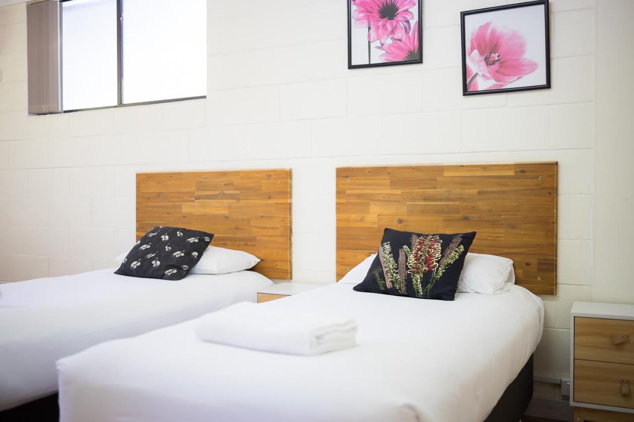 Plainsman Motel Forbes Bagian luar foto