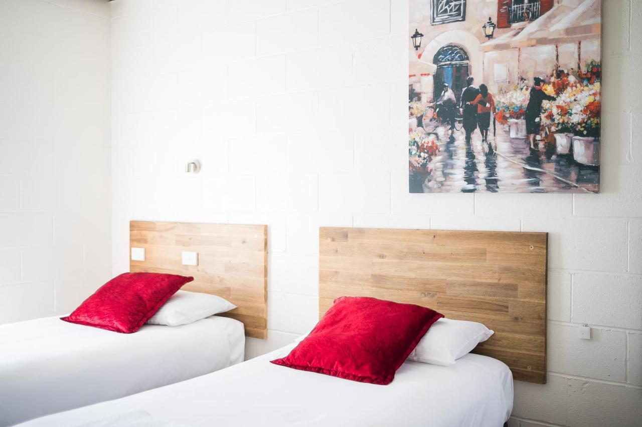 Plainsman Motel Forbes Bagian luar foto