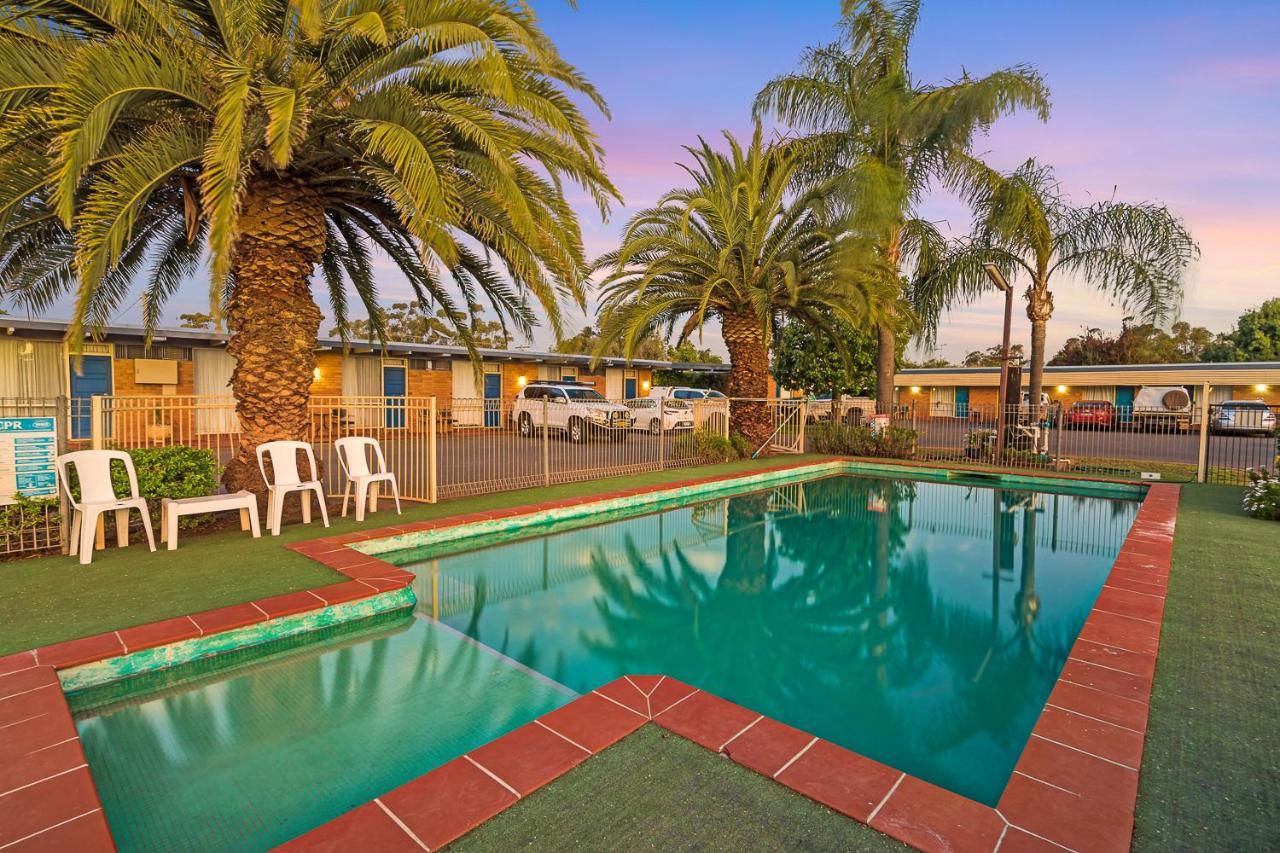 Plainsman Motel Forbes Bagian luar foto