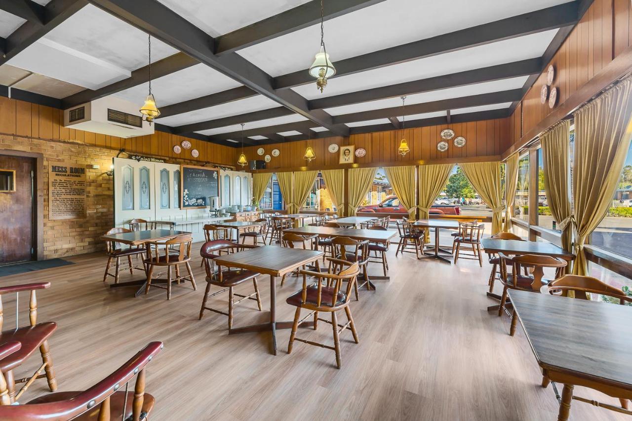 Plainsman Motel Forbes Bagian luar foto