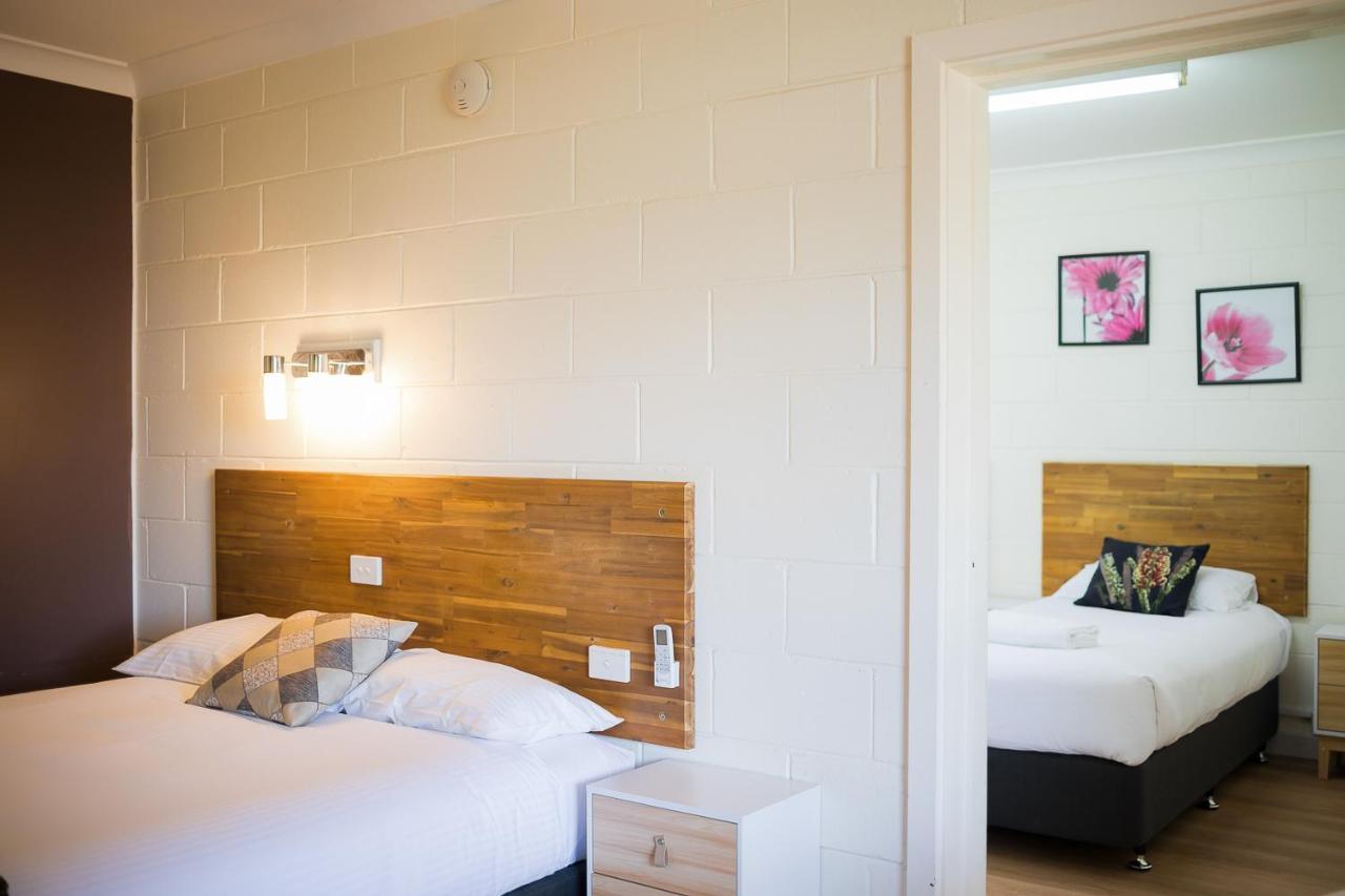 Plainsman Motel Forbes Bagian luar foto